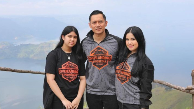 Annisa Yudhoyono dan keluarga