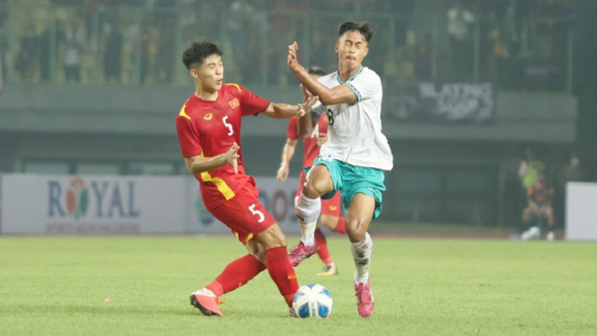 Timnas U-19 Indonesia vs Vietnam 0-0 disaksikan Menpora dan Ketum PSSI