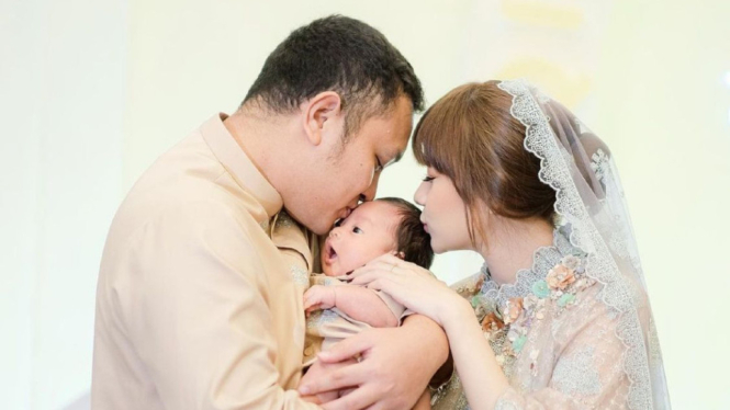 Momen Gilang Dirga gelar acara aqiqah Baby Gin. Sumber foto: akun Instagram @gilangdirga