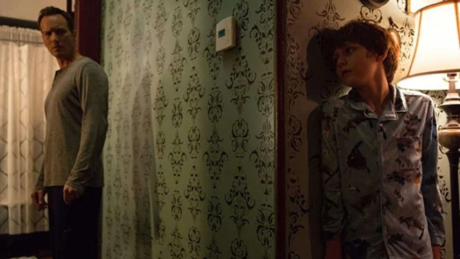 62da628f9da20-patrick-wilson-dan-ty-simpkins-dalam-film-insidious-chapter-2_663_372