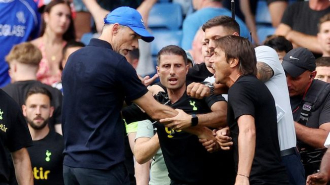 Conte ribut dengan Tuchel di laga Chelsea vs Tottenham (Foto Reuters)