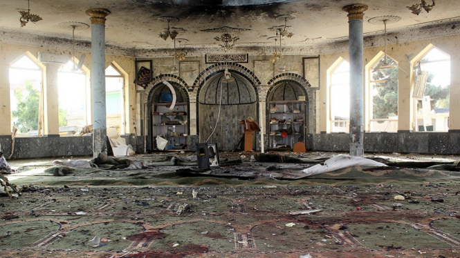 21 Orang Tewas saat Terjadi Ledakan Dahsyat di Masjid Kabul Afghanistan (Foto Reuters)