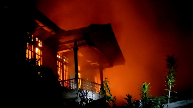 Kebakaran Hebat Hanguskan Satu Rumah Warga di Kota Ternate (Foto antvklik-Ikbal)