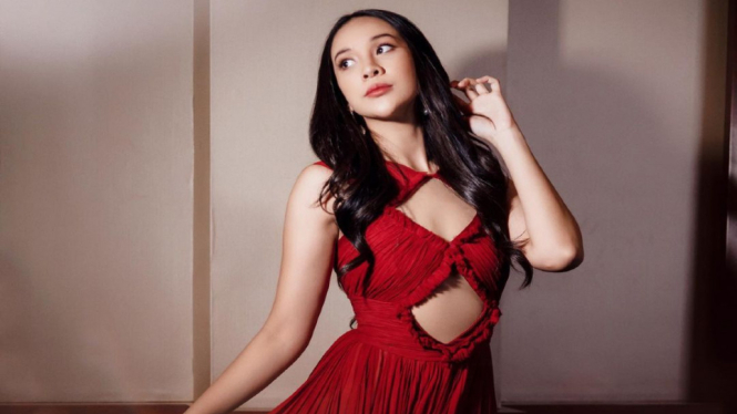 Anya Geraldine Unggah Foto Renang Bareng Pacar