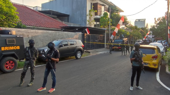 Jelang Penetapan Tersangka Baru, Rumah Ferdy Sambo Dikepung Brimob (Foto antvklik-Edwin))