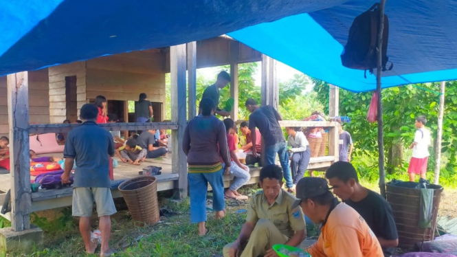 Pengungsi akibat gempa di Mentawai Sumatera Barat.