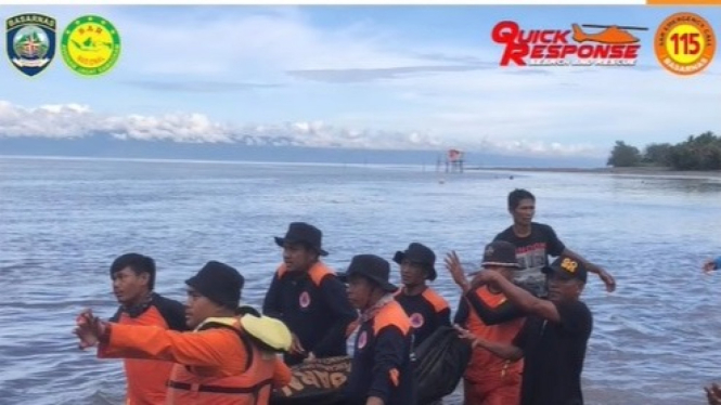Tim SAR evakuasi korban tewas di Sulawesi Tengah.