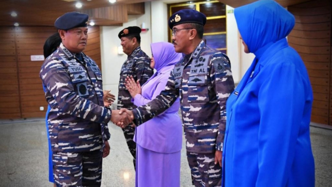 Kasal terima laporan kenaikan pangkat pati TNI AL.