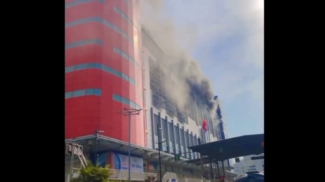 Heboh, Gedung Lindeteves Trade Center Glodok Terbakar