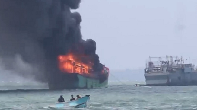 98 Penumpang Kapal yang Terbakar di Laut Aru Dievakuasi Tim SAR