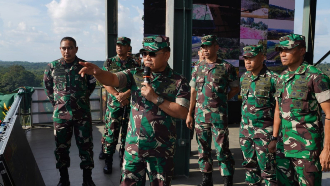 Kasad Jenderal TNI Dudung tinjau latihan antar kecabangan.