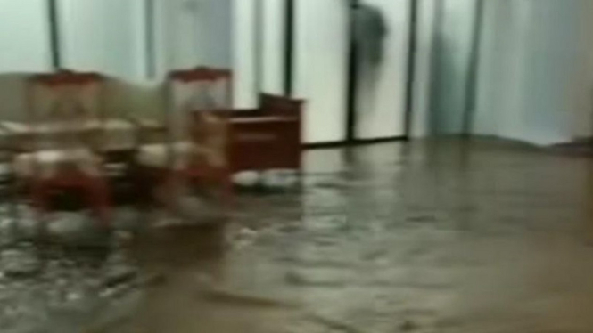 Diguyur Hujan Deras, Kawasan Gedung Sate Terendam Bajir