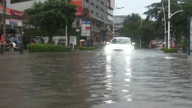 Jalan Kemang Raya Tergenang Banjir, Arus Lalu Lintas Dialihkan