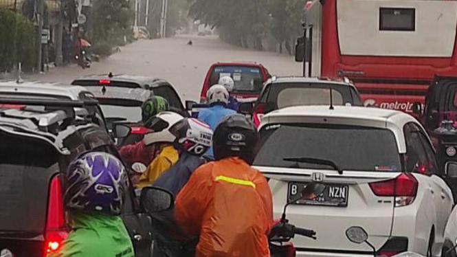 Antisipasi Banjir, Jakarta Pusat Kerahkan 860 Personel