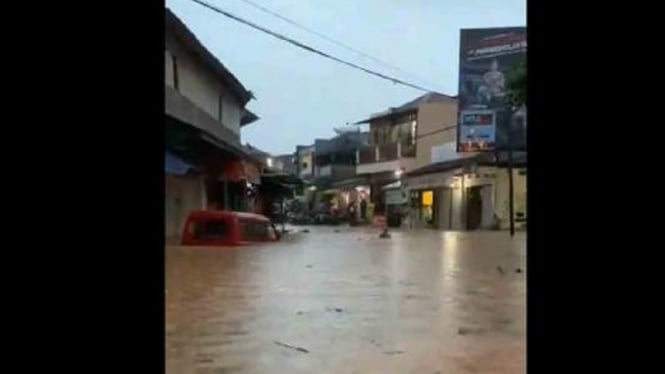 Sungai Cibening Meluap, Ratusan Warga Terdampak Banjir