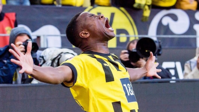 Moukoko pencetak gol termuda (17 tahun) saat Dortmund vs Munich