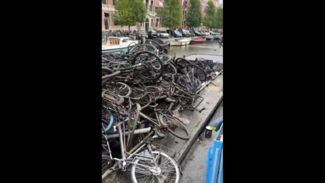 Dikenal Bersih, Ternyata Begini Sampah Sungai di Amsterdam