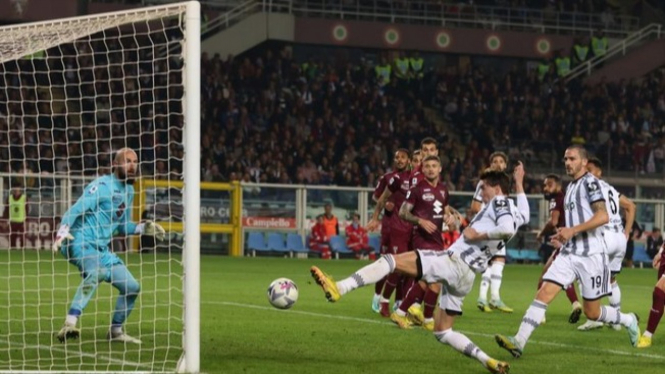 Dusan Vlahovic menangkan Juventus atas Torino.