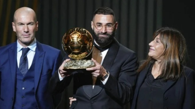 Benzema Raih penghargaan Ballon d'Or