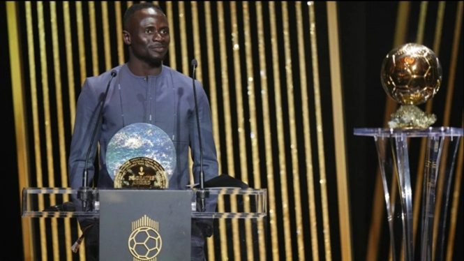 Sadio Mane menyabet penghargaan Socrates Award 2022