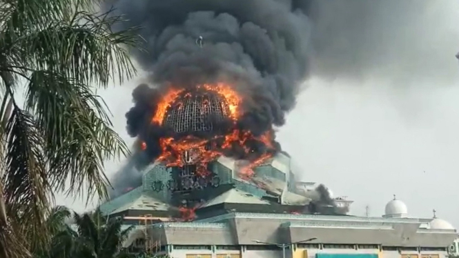 Kebakaran Kubah Masjid Jakarta Islamic Center Jakarta Utara.