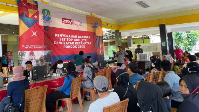 ANTV Kembali Bagikan STB Gratis ke Warga Surabaya dan Medan