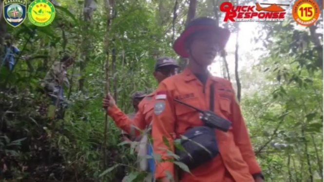 Tim SAR mencari orang hilang di Hutan Humbahas Sumut.