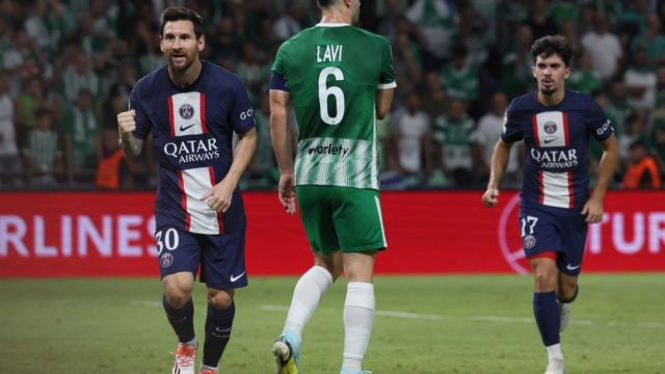 Lionel Messi dalam pertandingan kontra Maccabi Haifa