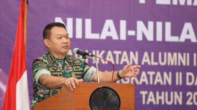 Kasad Jenderal Dudung menjadi pembicara pelatihan kepemimpinan.