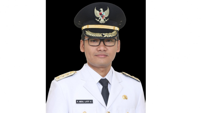 Bupati Bangkalan Jawa Timur, Abdul Latif.