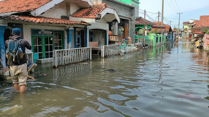Tiga Desa di Indramayu, Jawa Barat, Terendam Banjir Rob