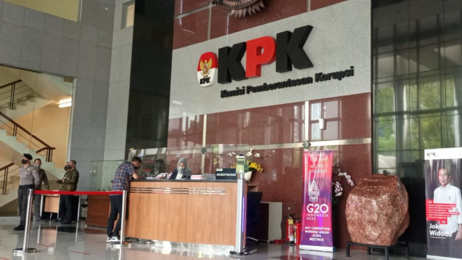 KPK Cekal Bupati Bangkalan ke Luar Negeri