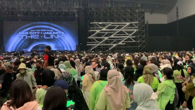 Penonton Saling Dorong, Konser NCT 127 Dihentikan Sebelum Waktunya
