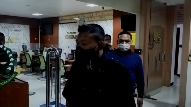 Buka Lowongan Kerja Palsu di Kejari Surabaya, 2 Satpam Ditangkap