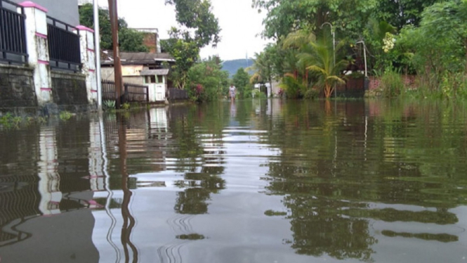 Diterjang Hujan Deras, Kota Pacitan, Jawa Timur Terendam Banjir