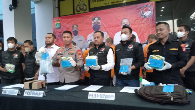 Kawanan Penyelundup Narkoba dari Malaysia Ditangkap, 5 Kg Sabu Disita