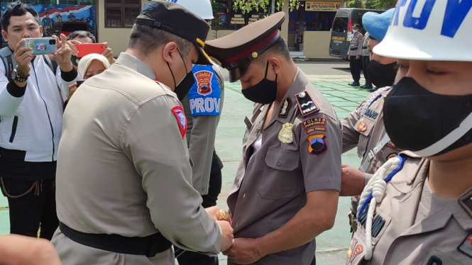 Selingkuh dengan Istri Anggota TNI, Aipda AL Dipecat dari Kepolisian