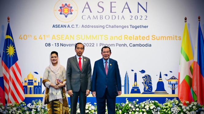 Presiden Jokowi dan Ibu Iriana di KTT Asean Kamboja