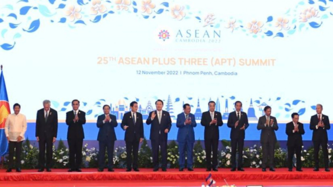 Presiden Jokowi Mengajak ASEAN Plus Three Bersatu Hadapi Krisis