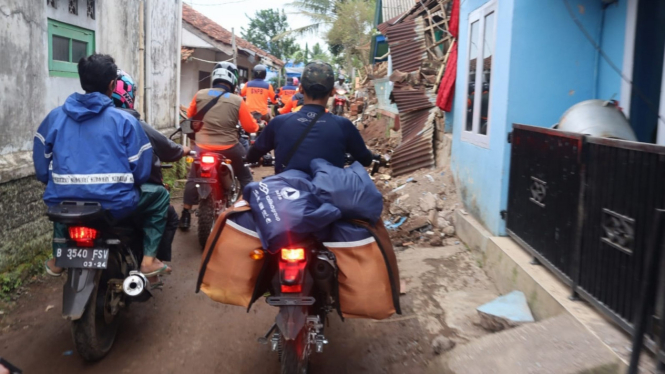 BNPB gunakan motor salurkan bantuan di Cianjur, Jawa Barat.