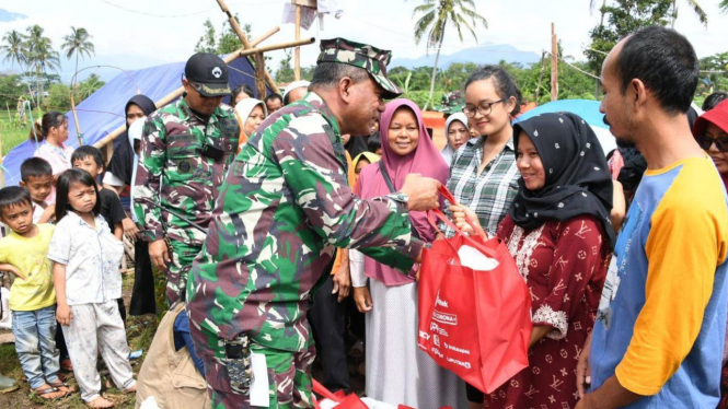 TNI AL Salurkan Logistik ke Korban Gempa Cianjur