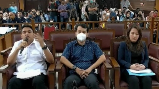 Mantan Kasat Reskrim Polres Jaksel AKBP Ridwan Soplanit (kiri)