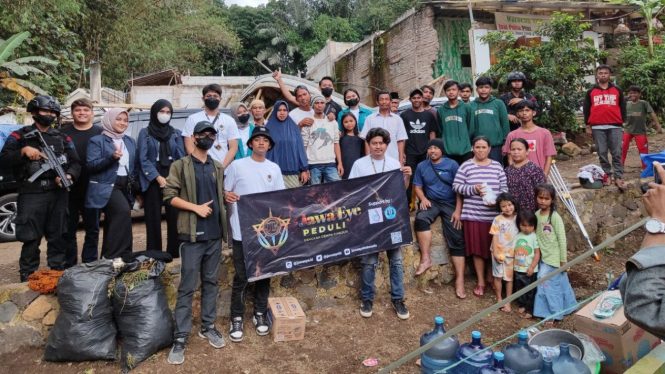 Jawa Eye Bersama Relawan Mahasiswa Salurkan Bantuan