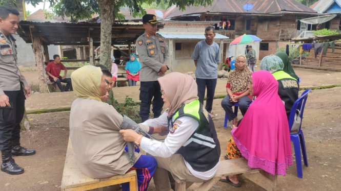Pengobatan Gratis Dokes Polres Pagaralam Diserbu Warga Satu Kampung