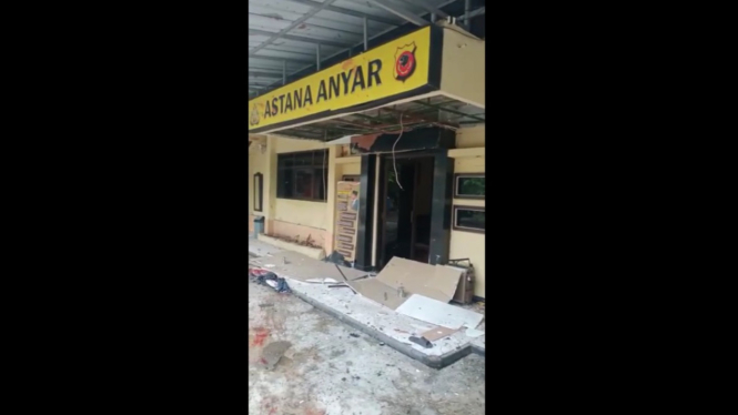 Ledakan di Polsek Astana Anyar, Bandung, Jawa Barat.