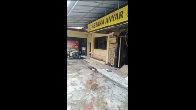 Kondisi Polsek Astana Anyar, Bandung pasca bom bunuh diri.