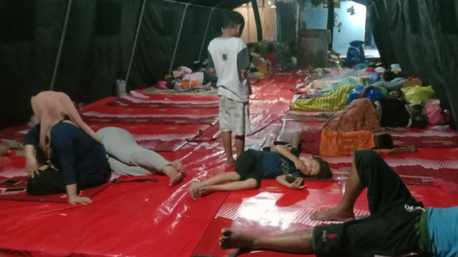 Warga Mengungsi di Tenda: Balita dan Lansia Mulai Terserang Penyakit