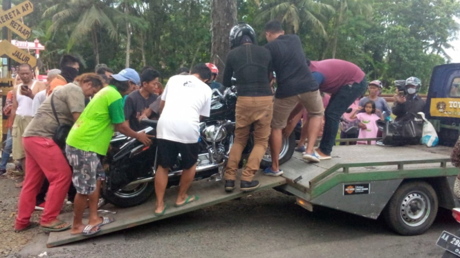 Memaksa Menyalip, Pengedara Moge Terpental dan Tewas di Tempat