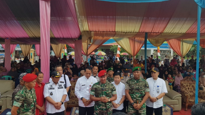 Danjen Kopassus, Mayjen TNI Iwan Setiawan (tengah).