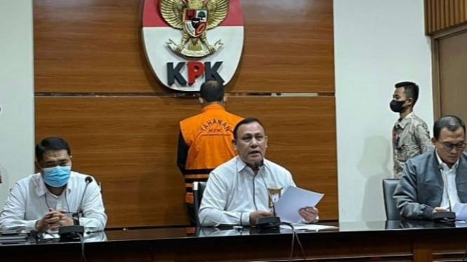 Ketua KPK Firli Bahuri umumkan hakim Edy Wibowo tersangka.